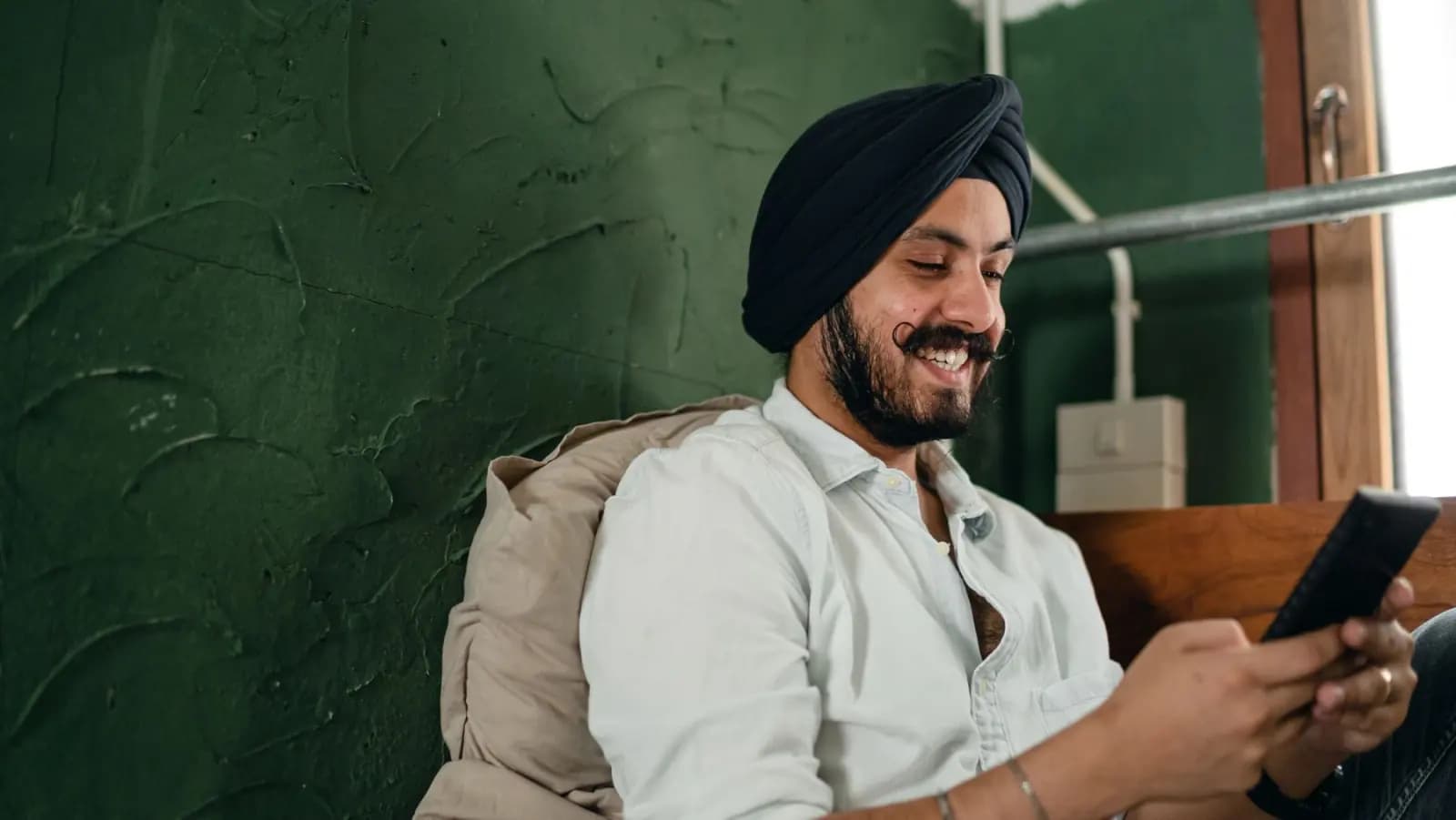 A job seeker applying from his phone